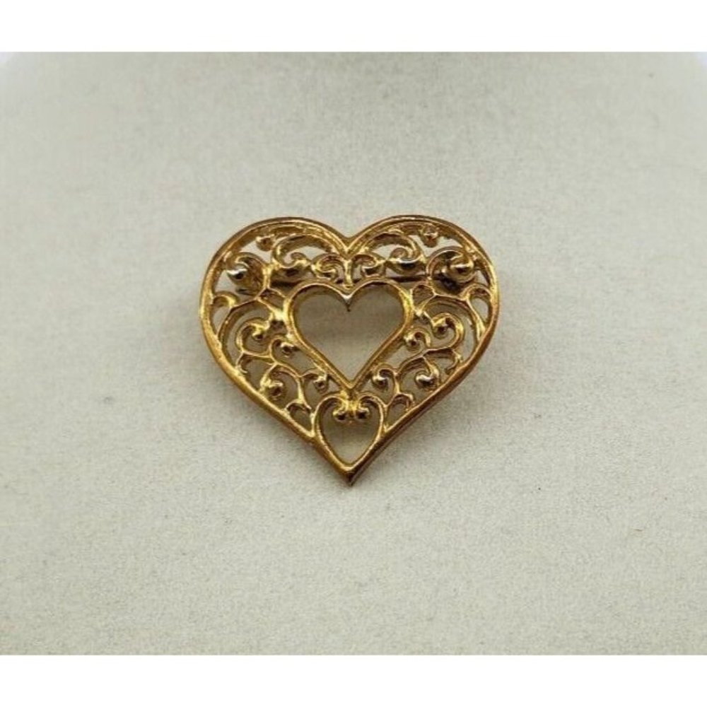 Vintage Unbranded Scrolled Cuo Out Heart Gold Tone Pin Brooch Filigree 2.5”